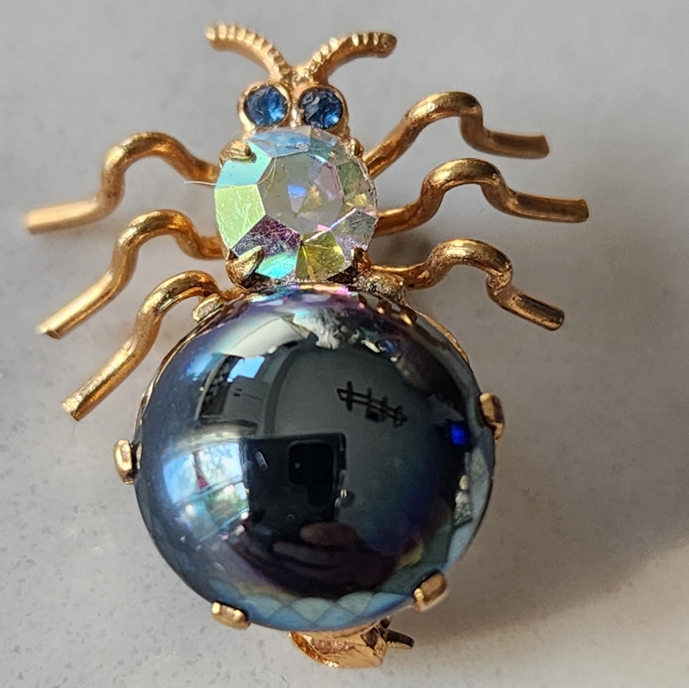 Whimsical Gold and Black Spider Brooch with Dynamic Design - Picture 1 of 6